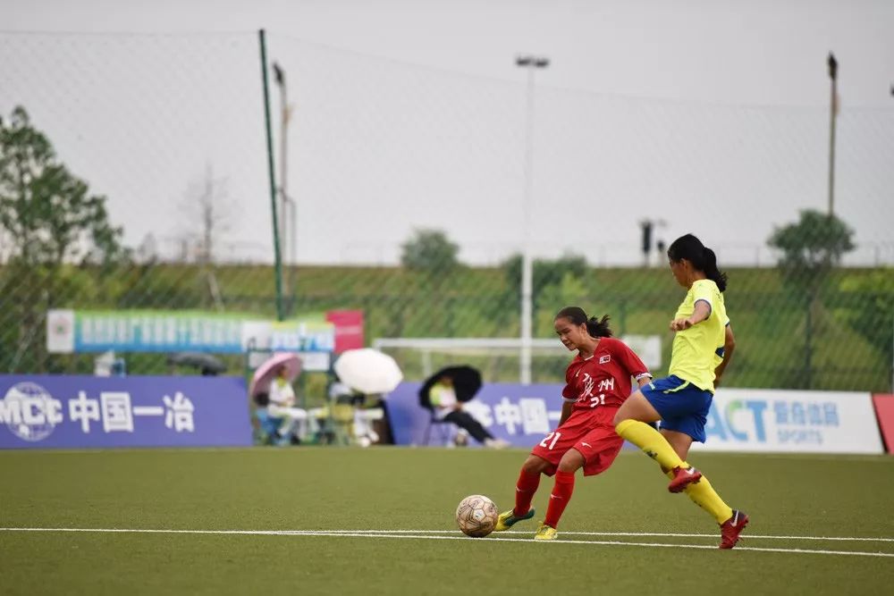 女子足球賽事最新動態(tài)與小巷深處的獨特足球風味小店