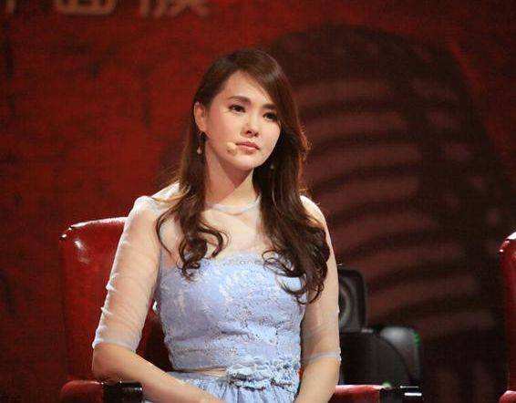 伊能靜最新動(dòng)態(tài)揭秘，小巷中的隱藏瑰寶風(fēng)采展露無遺