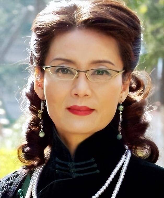 男演員潘虹的溫馨日常風(fēng)采展示