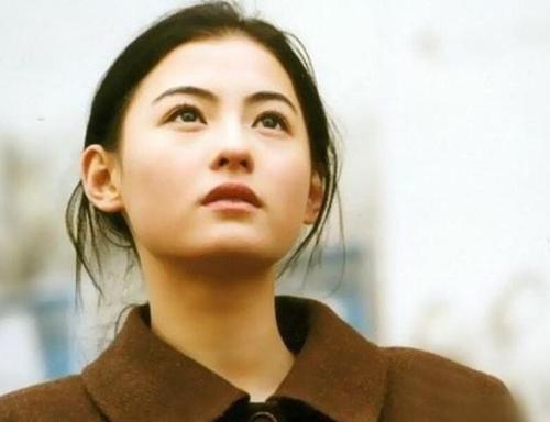 張柏芝最新寫真亮相，時代印記與影壇地位的展現(xiàn)風采