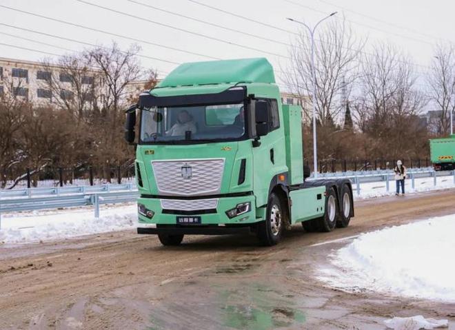 新能源重卡最新動態(tài)，綠色之旅的奇妙探索
