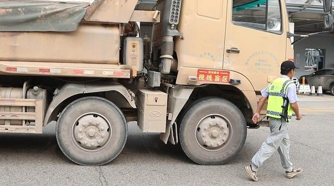 深圳泥頭車新時代，科技重塑運輸業(yè)，最新政策引領泥頭車發(fā)展